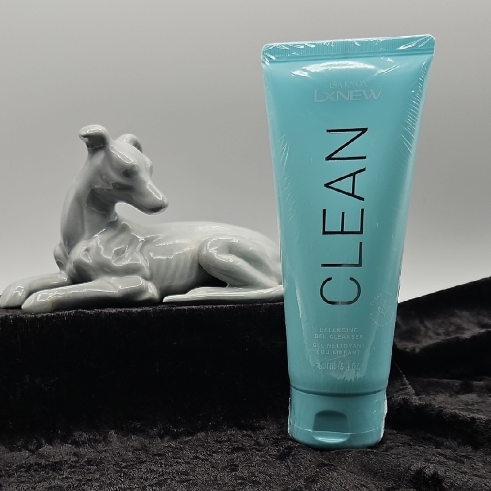 Avon Clean Balancing Gel Cleanser - Isa Knox LXNEW